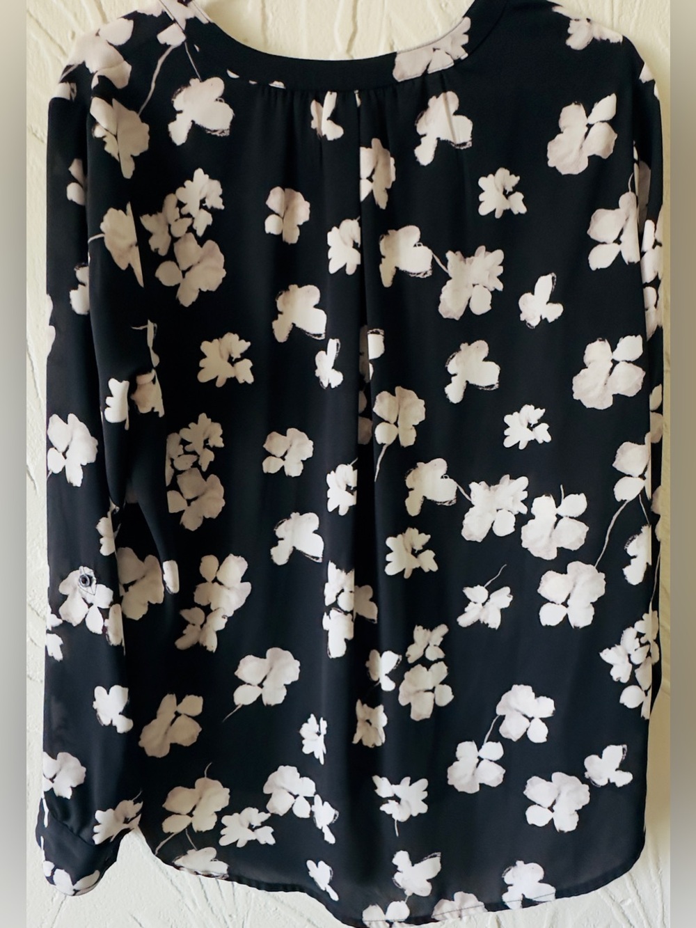 Simply Vera Vera Wang Black and White Floral Wrap Top - Picture 7 of 7